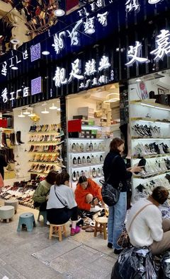 十三行清倉掃貨攻略!買衫過新年,見識廣州最大服裝批發(fā)集散地